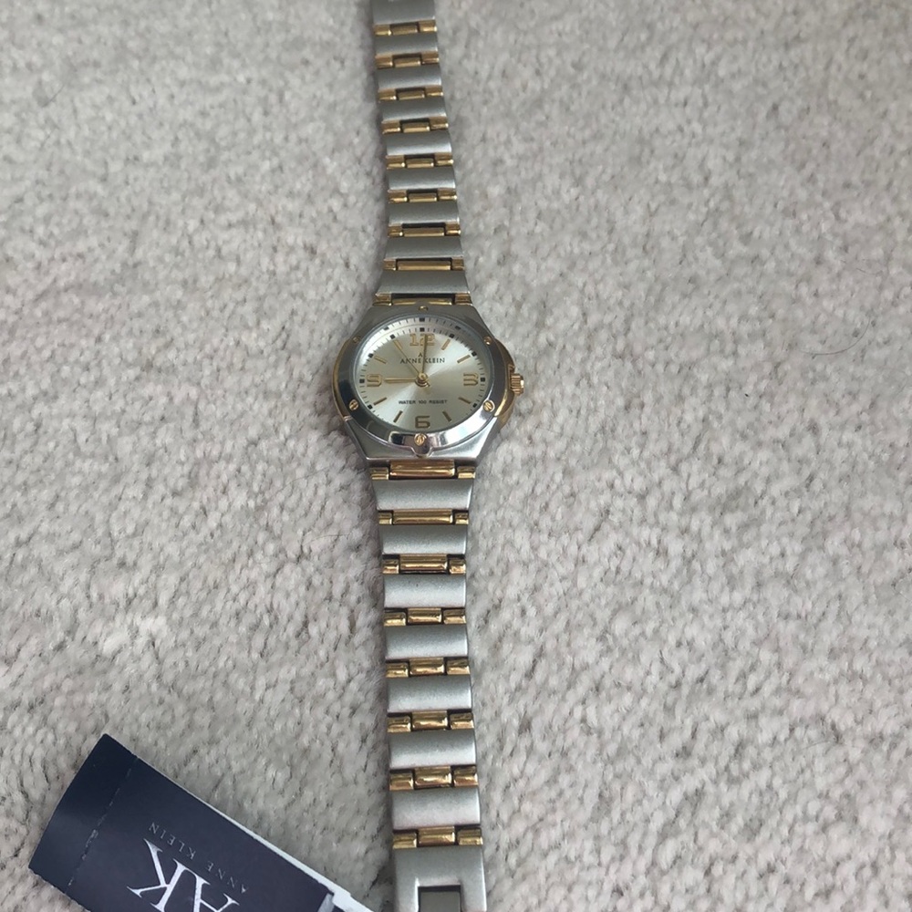 Anne Klein - Picture 4 of 7